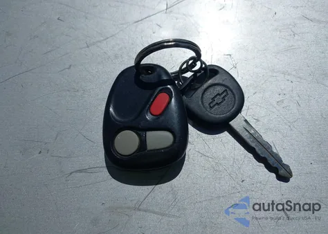 2000 Chevrolet Silverado 1500 Ls z USA, uszkodzony, nr VIN 1GCEC14V4YZ244783